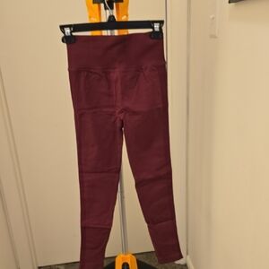 NWT HALARA Wine High-Rise Stretch Leggings with Booty Scrunch
